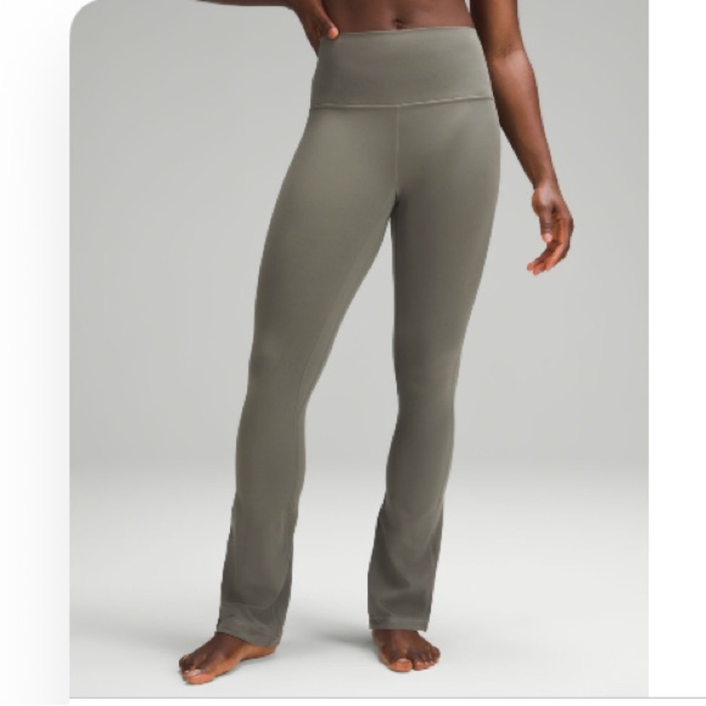 USED Authentic Lululemon Women’s Align High Rise Mini Flare 28” in Gray Sage